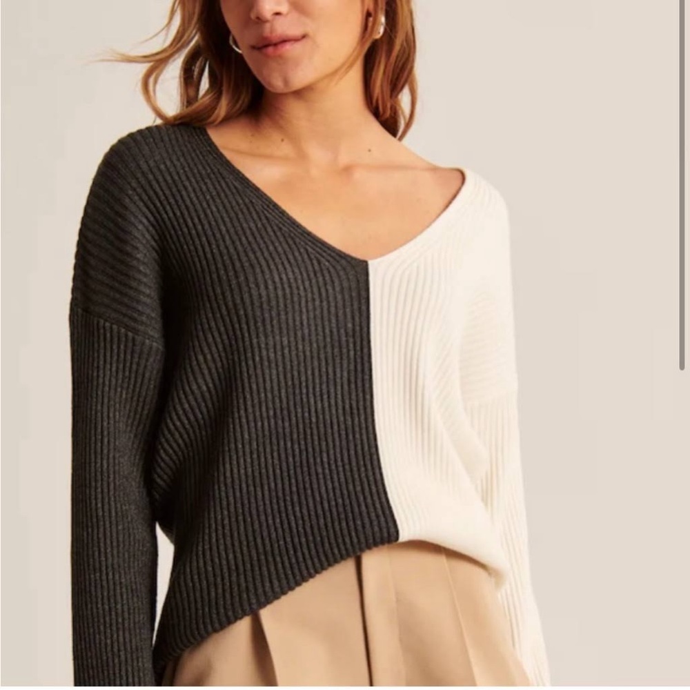 Abercrombie & Fitch Soft AF Contrast V Neck Sweater